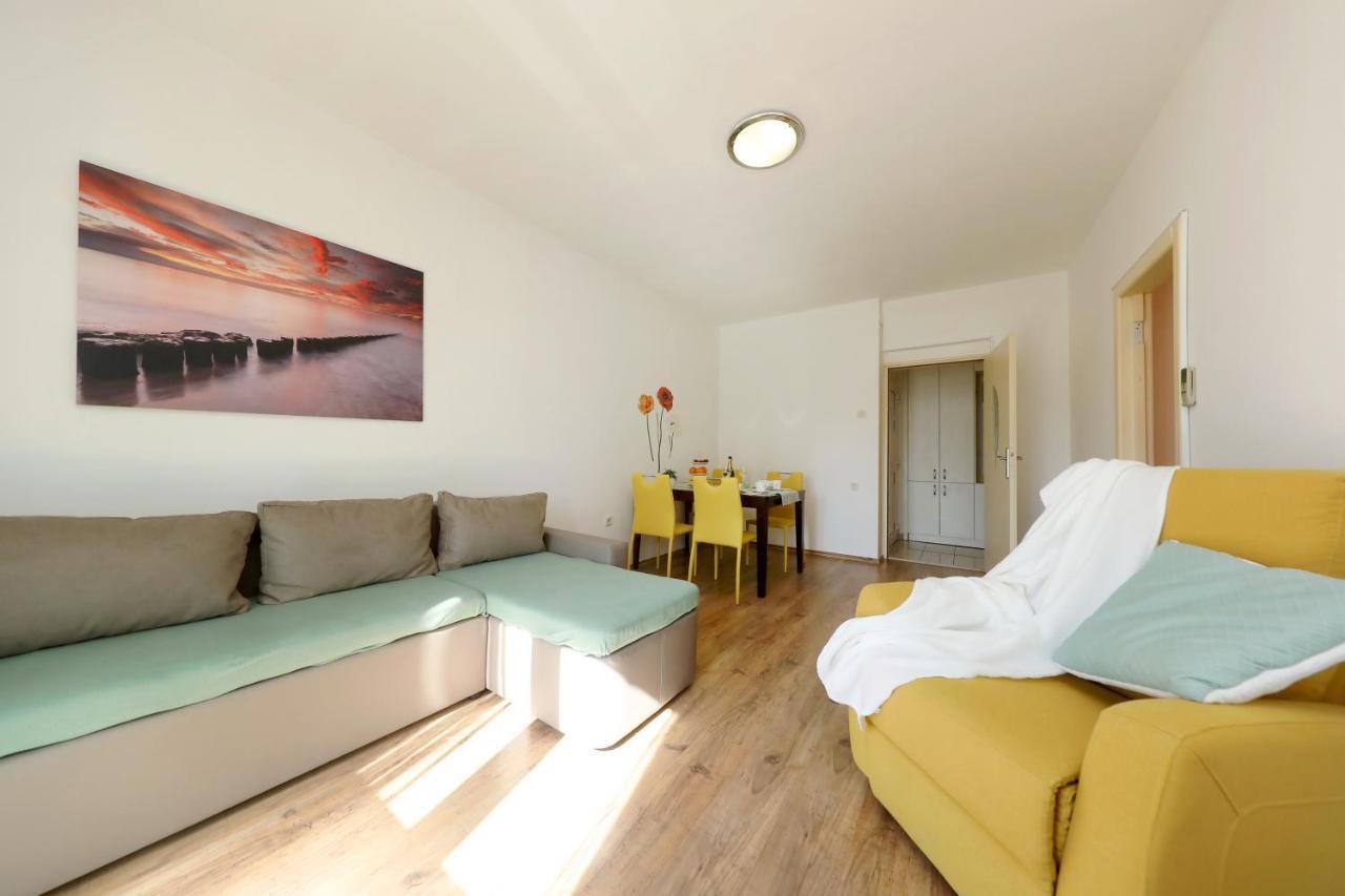 Sunny Side Apartment
