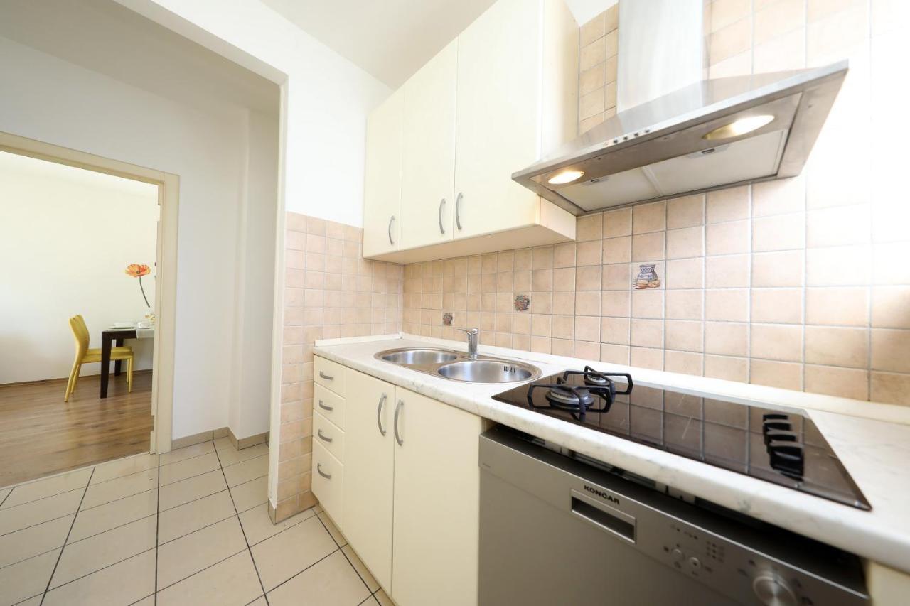 Sunny Side Apartment